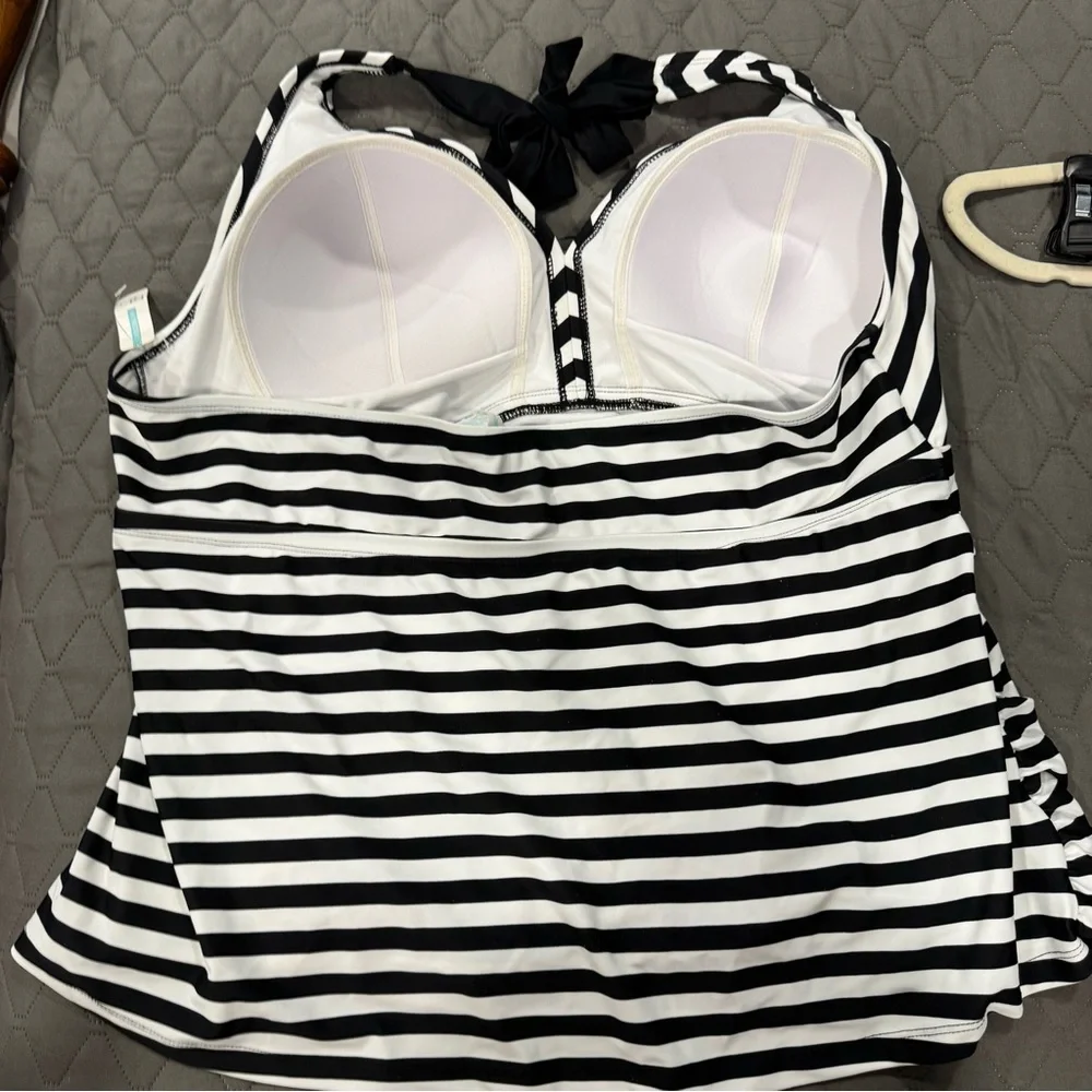 Black and White Swim Top - Picture 5 of 5